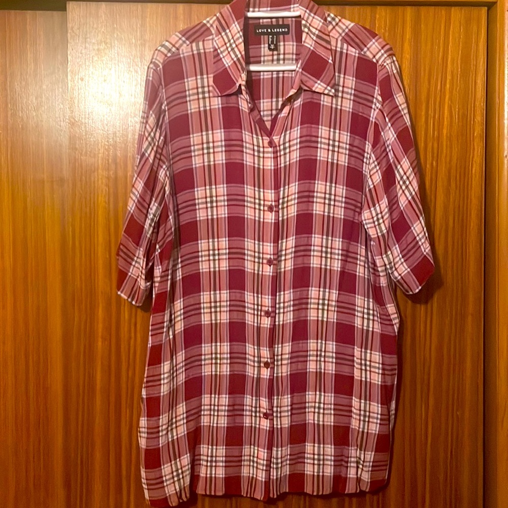 BNWOT, this cute 100% Viscose blouse by Love & Legend is super lightweight.
